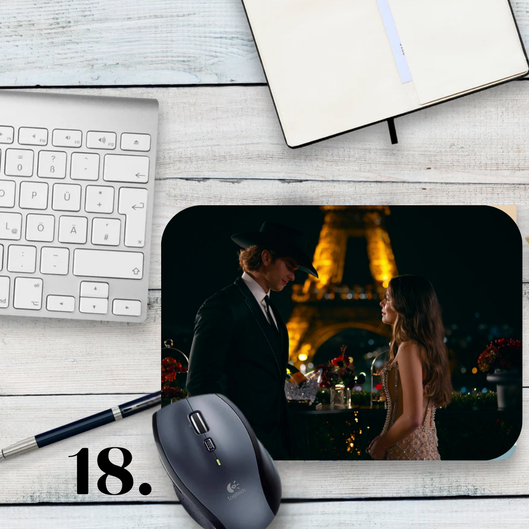 Podkładka pod mysz Nie ten Paryż / The Wrong Paris – romans, Zoey i Adam