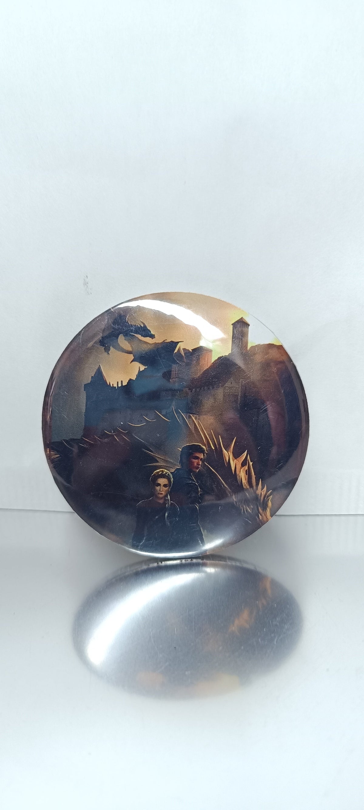 Przypinka Fourth Wing 58 mm | Fan-made pin | OUTLET