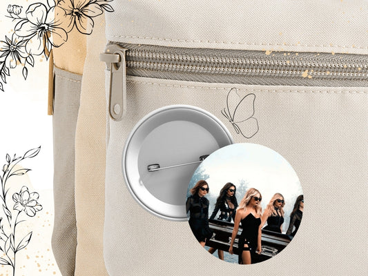 Button Pretty Little Liars – von der Serie inspirierter, ästhetischer Button, Aria, Hanna