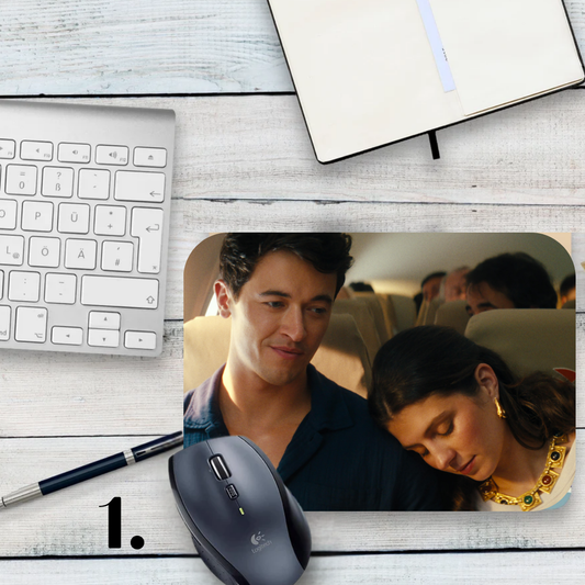 Podkładka pod mysz Ludzie, których spotykamy na wakacjach / People We Meet on Vacation – powieść romantyczna