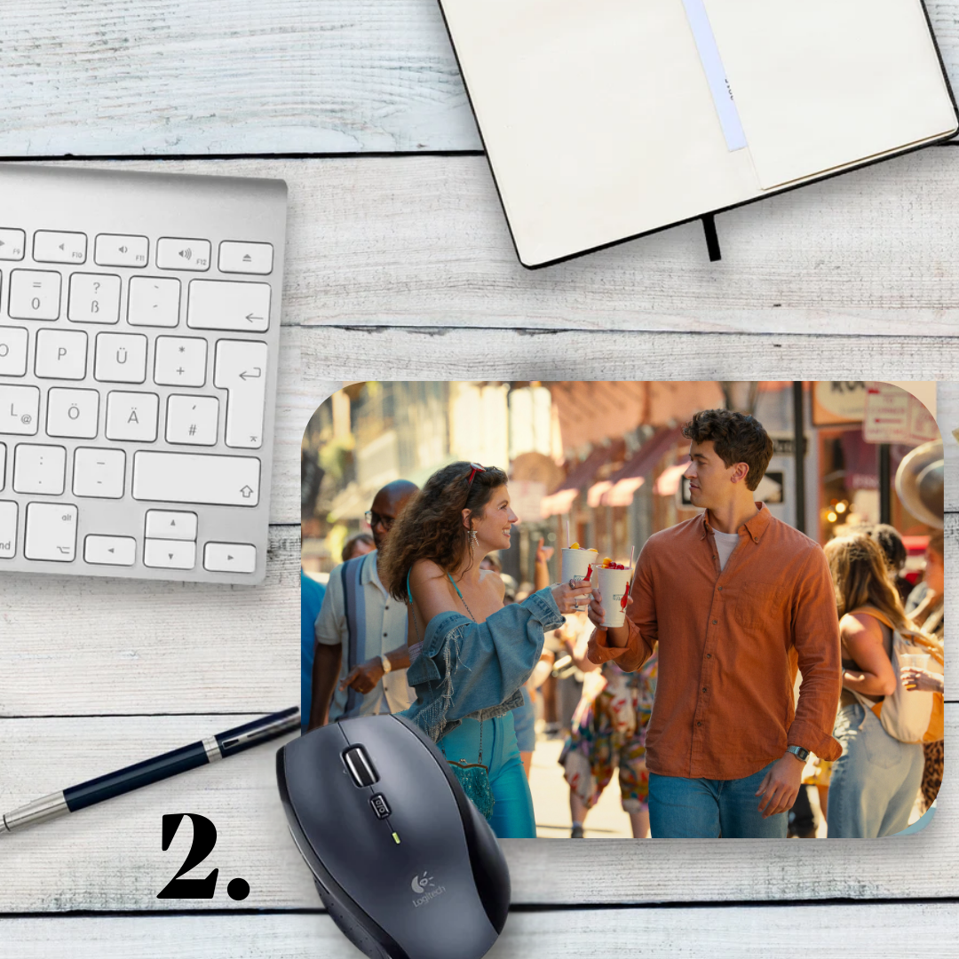 Podkładka pod mysz Ludzie, których spotykamy na wakacjach / People We Meet on Vacation – powieść romantyczna