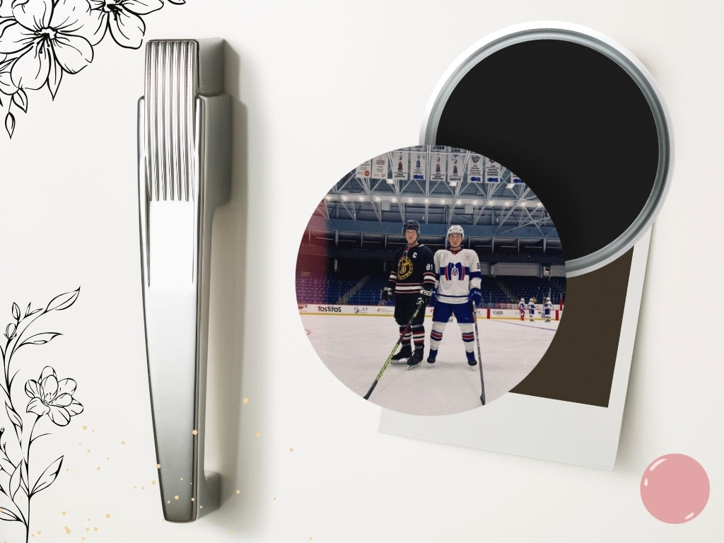 Magnes na lodówkę Heated Rivalry – inspirowany książką, romantyczny magnes hockey romance, Shane, Ilya