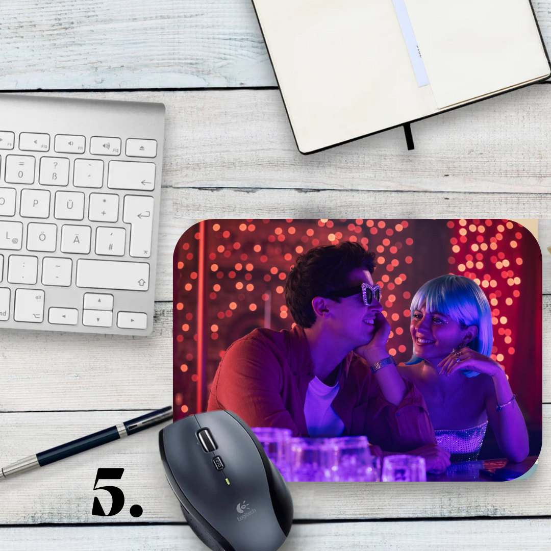 Podkładka pod mysz Ludzie, których spotykamy na wakacjach / People We Meet on Vacation – powieść romantyczna