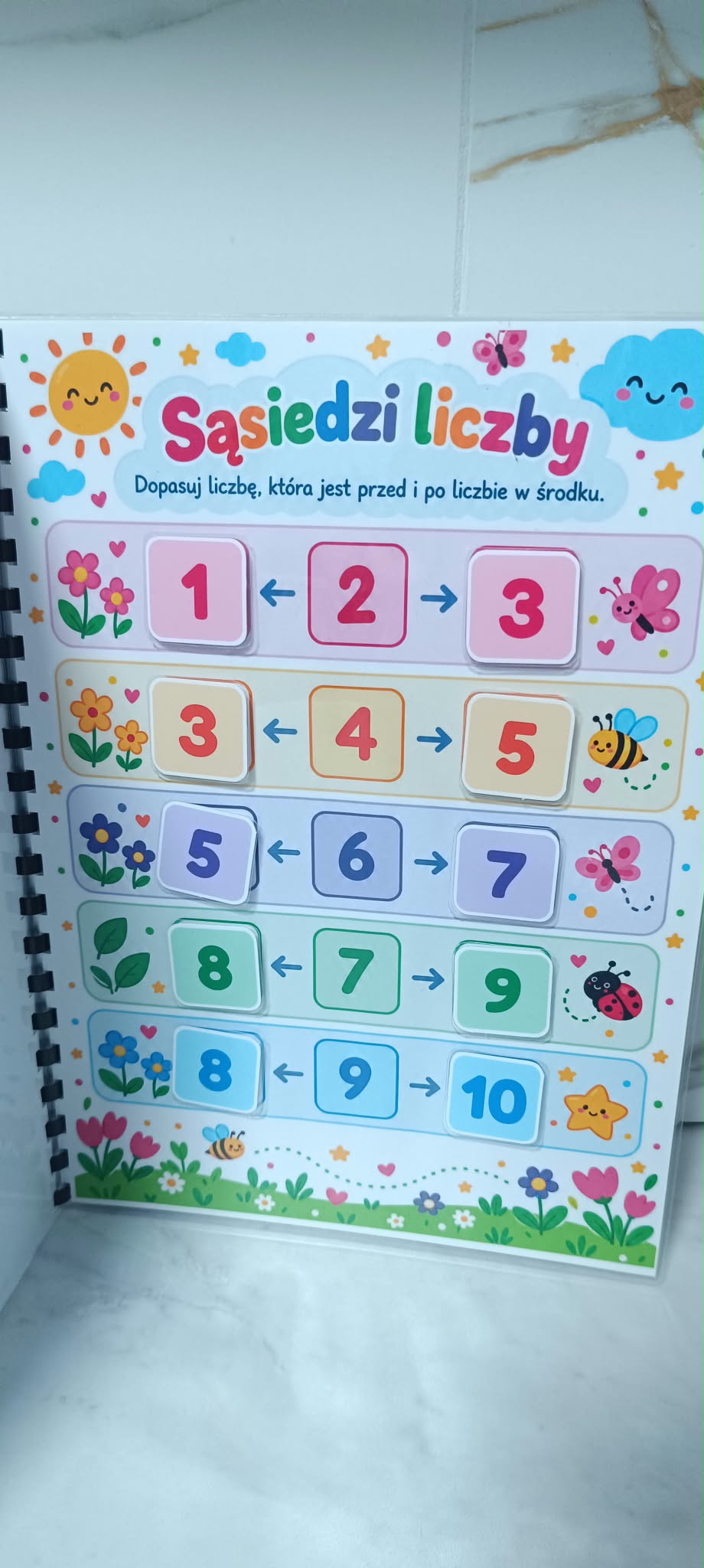 Matematyka 4+ – Książeczka interaktywna na rzepy A4 | Nauka liczenia, dodawania i odejmowania