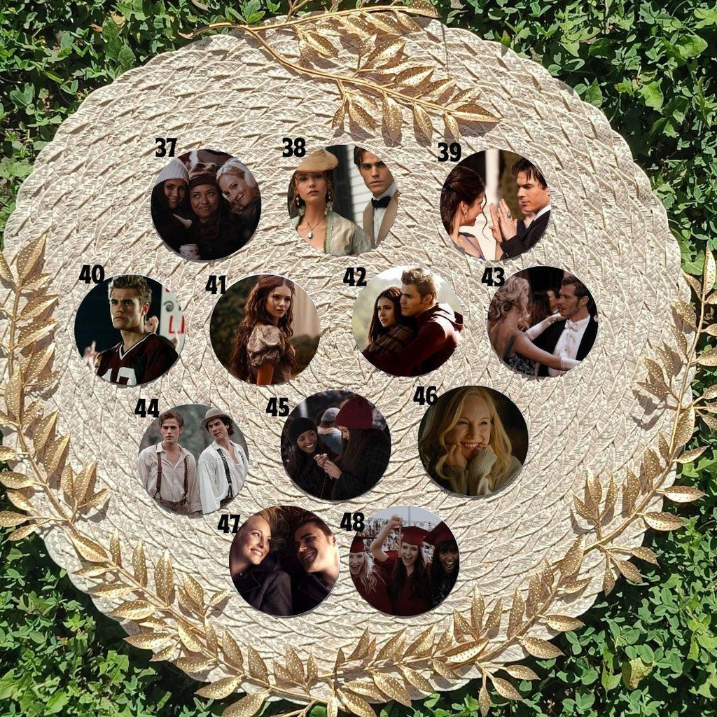 The Vampire Diaries, Damon Salvator, Stefan, Bonnie Bennett, Caroline Forbes, Elena Gilbert, Tyler Lockwood | PINS, KEYCHAIN, MAGNET