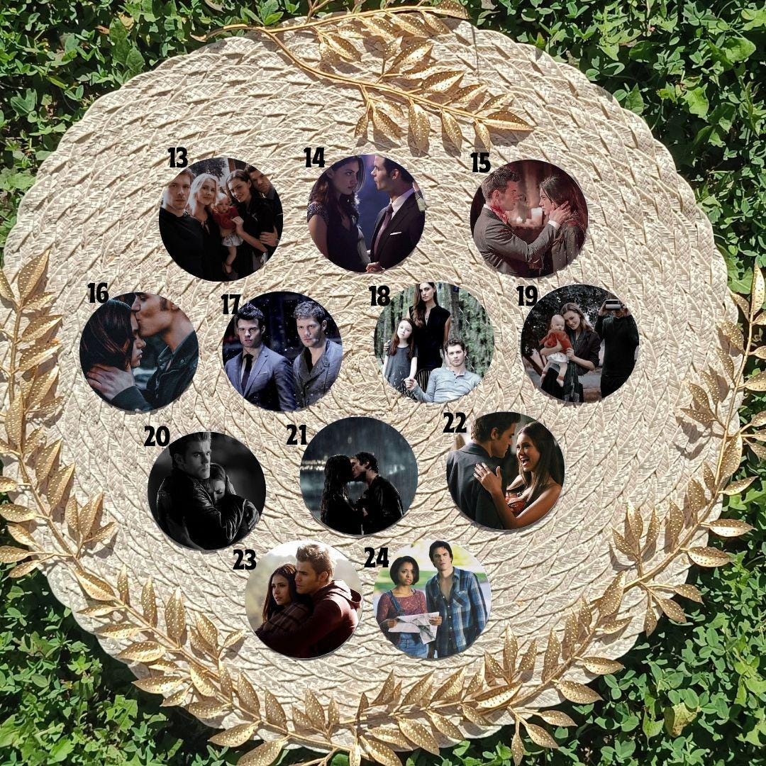 The Vampire Diaries, Damon Salvator, Stefan, Bonnie Bennett, Caroline Forbes, Elena Gilbert, Tyler Lockwood | PINS, KEYCHAIN, MAGNET