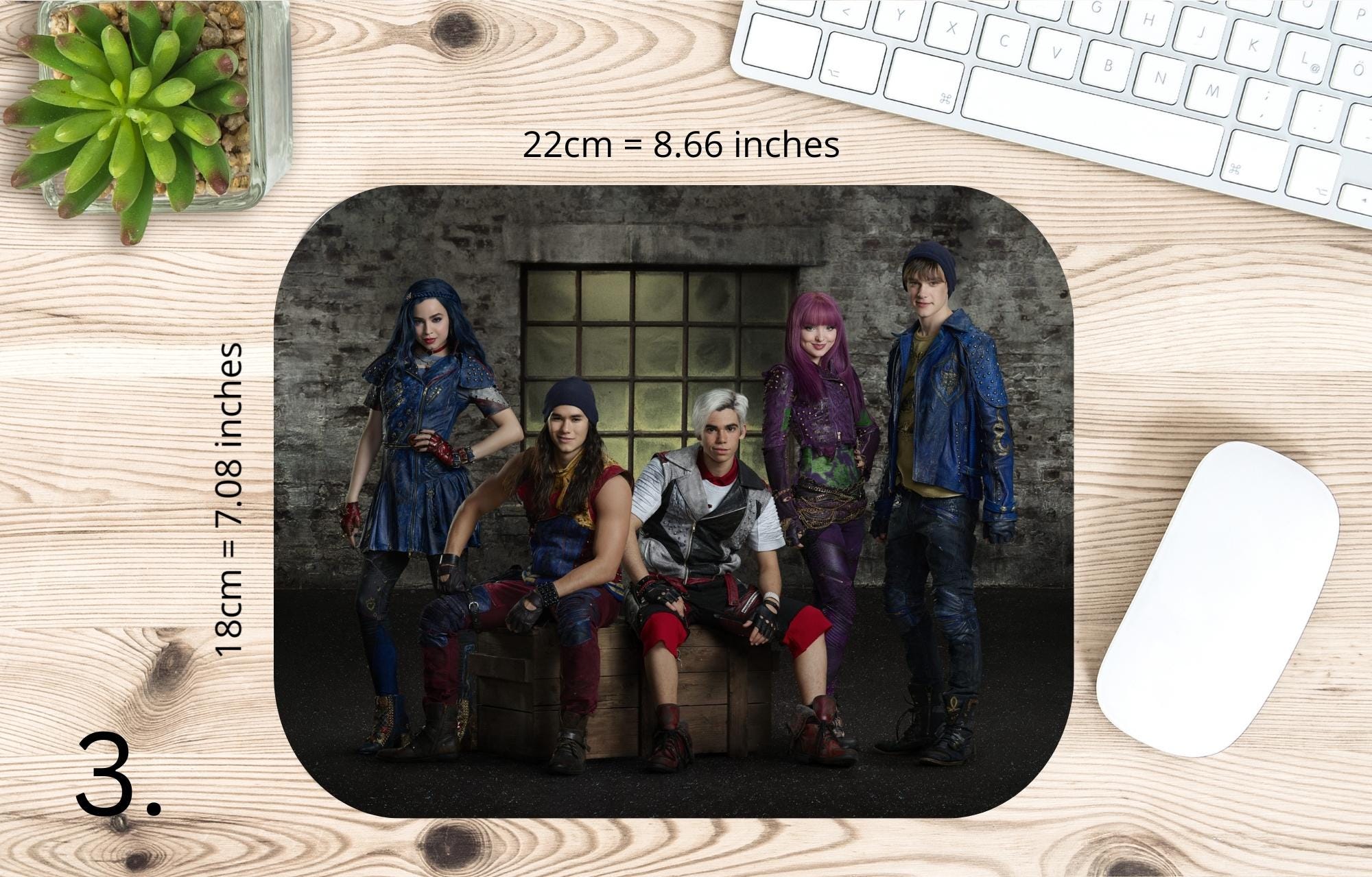 Disney Descendants, Mal and Ben, Evie, Jay, Carlos, Uma, Audrey, Dove Cameron, Sofia Carson, Mitchell Hope, Booboo Stewart |  MAUSEPAD