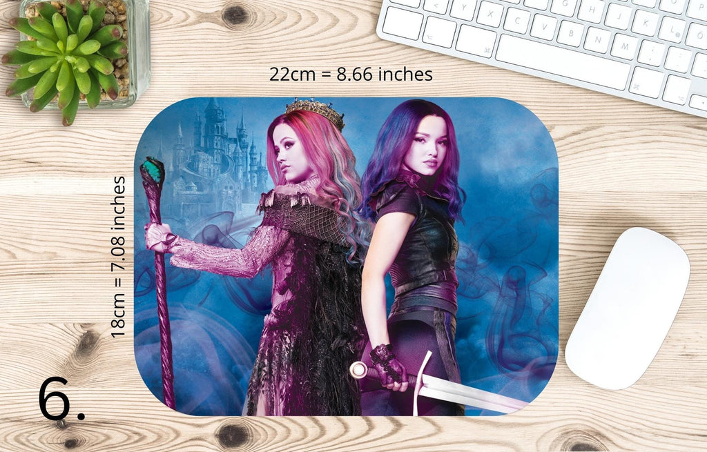 Disney Descendants, Mal and Ben, Evie, Jay, Carlos, Uma, Audrey, Dove Cameron, Sofia Carson, Mitchell Hope, Booboo Stewart |  MAUSEPAD