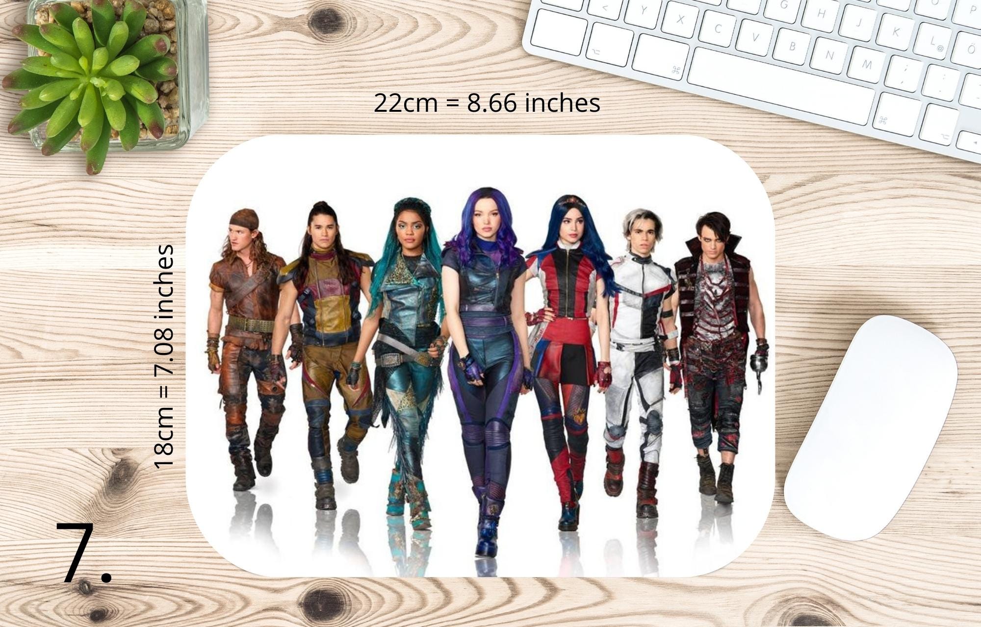 Disney Descendants, Mal and Ben, Evie, Jay, Carlos, Uma, Audrey, Dove Cameron, Sofia Carson, Mitchell Hope, Booboo Stewart |  MAUSEPAD