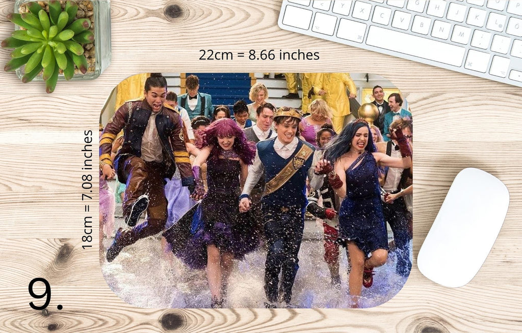 Disney Descendants, Mal and Ben, Evie, Jay, Carlos, Uma, Audrey, Dove Cameron, Sofia Carson, Mitchell Hope, Booboo Stewart |  MAUSEPAD