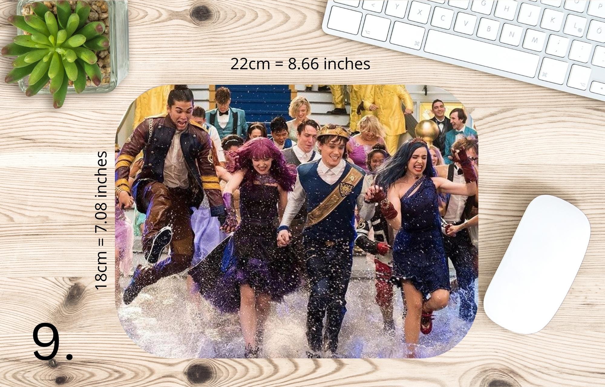 Disney Descendants, Mal and Ben, Evie, Jay, Carlos, Uma, Audrey, Dove Cameron, Sofia Carson, Mitchell Hope, Booboo Stewart |  MAUSEPAD