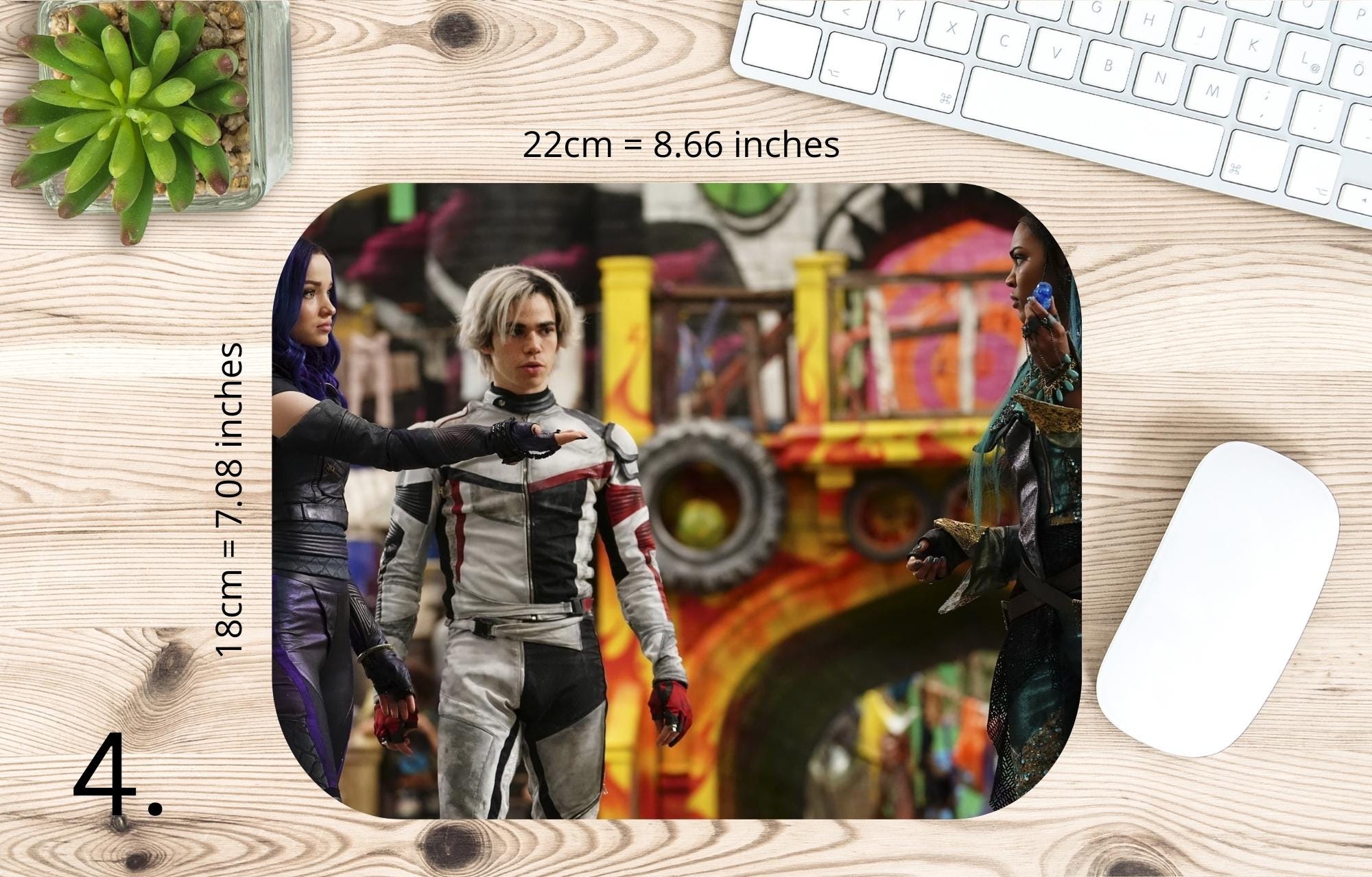 Disney Descendants, Mal and Ben, Evie, Jay, Carlos, Uma, Audrey, Dove Cameron, Sofia Carson, Mitchell Hope, Booboo Stewart |  MAUSEPAD